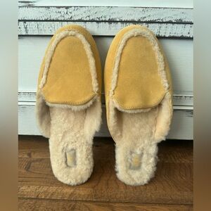 New UGG Lane Slip On Shearling Slippers Loafers Yellow Shoes Women's Size 9